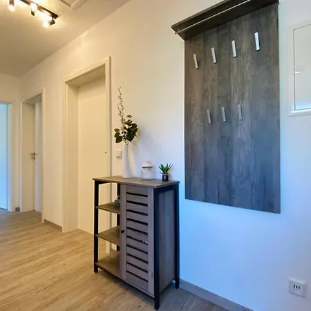 Am Weinberg 2 Apartment *